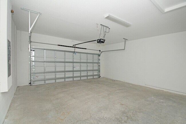 Building Photo - 5929 SE Sky Blue Cir