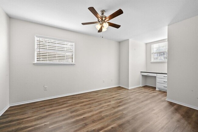 Building Photo - 201 Comanche Camp