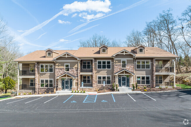 Building Photo - Saucon Square