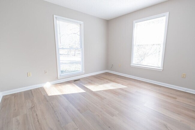 Building Photo - 125 Honeytree Dr