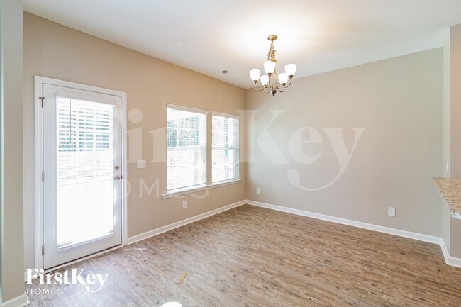 Building Photo - 772 Redbud Ln