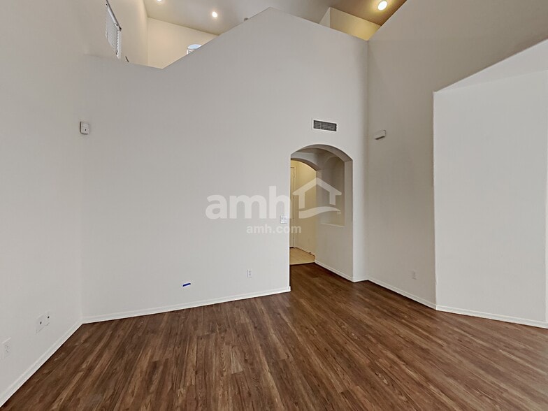 Building Photo - 1231 S Amador