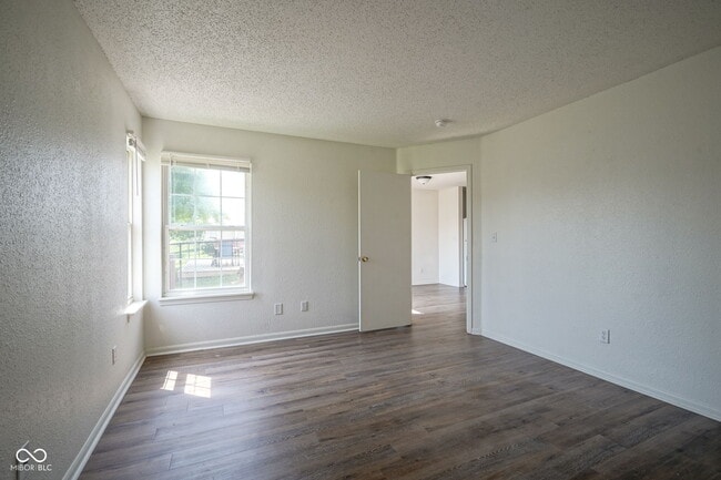 Building Photo - 1723 Farm Meadow Dr