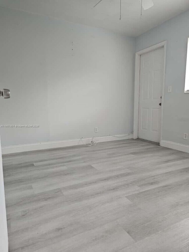 Building Photo - 5841 Tyler St