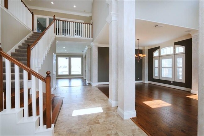 Building Photo - 6010 Stratford Gardens Dr