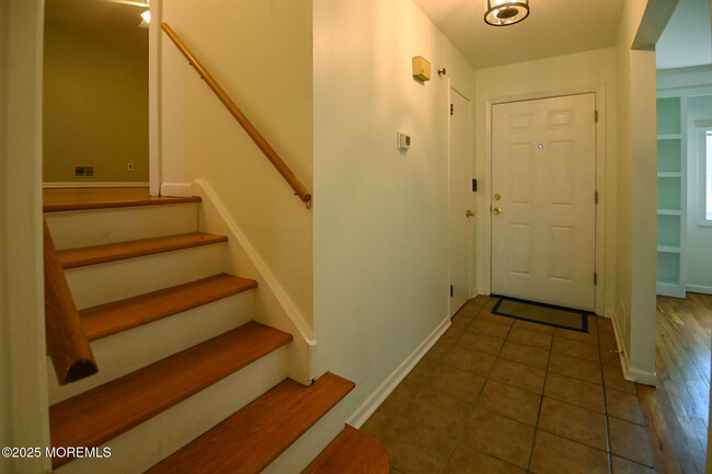 Building Photo - 904 Claridge Dr