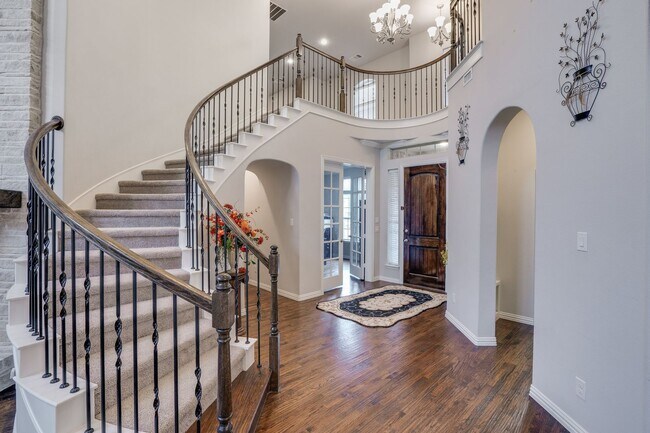 Building Photo - Beautiful home with elegant curved stairca...
