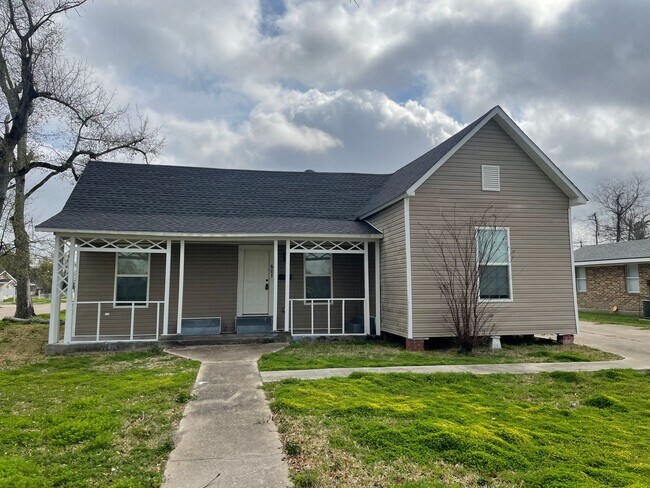 Primary Photo - 601 S Cherry St