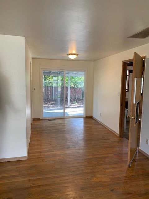 Building Photo - Available Now! 3 bedroom ~ 1.5 Bathroom House Centrally Located in Corvallis