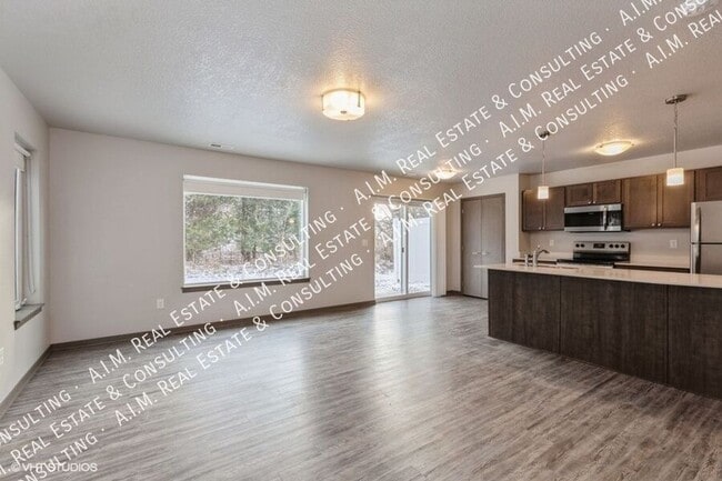 Building Photo - 4003 NW Cedarwood Ln