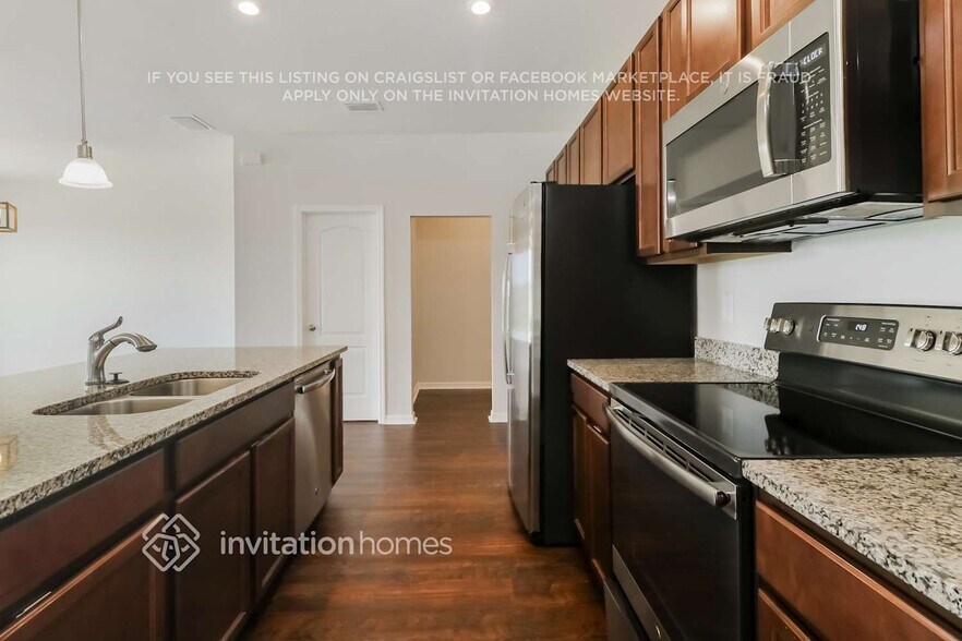 Building Photo - 10479 Hawks Landing Dr