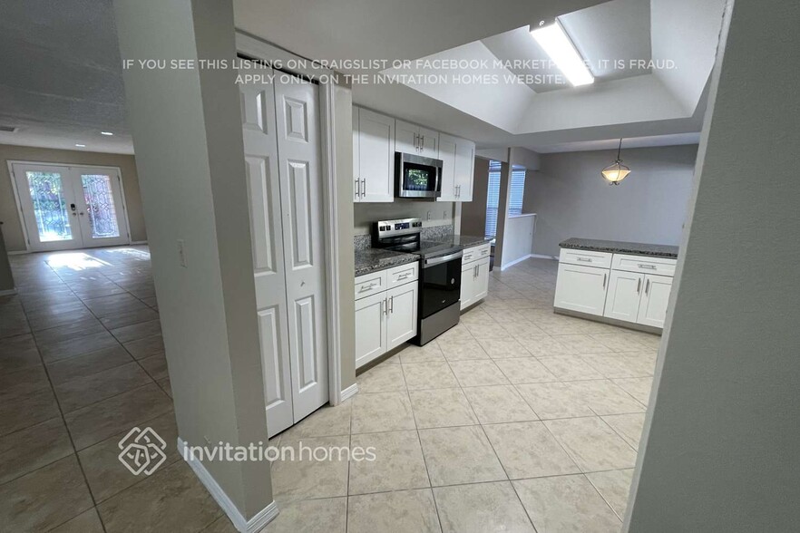 Building Photo - 9056 Quail Creek Dr