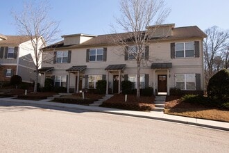 Building Photo - 2 Bedroom Townhouse at Whitehall Village!