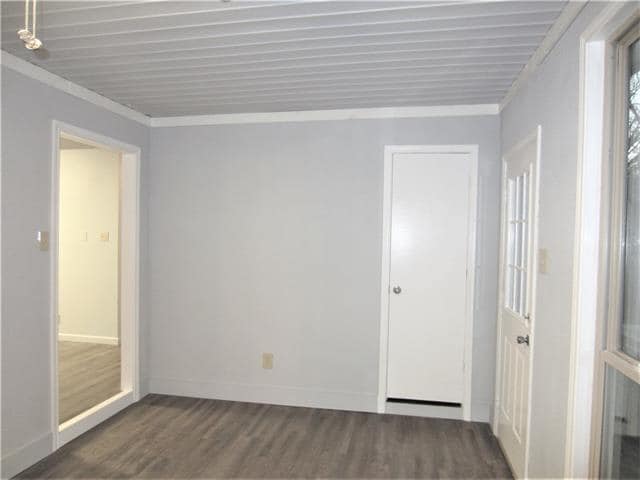 Building Photo - 501 Mounts Ave