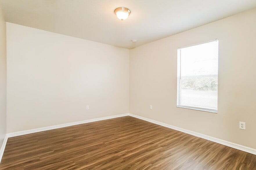 Building Photo - 1401 Punta Gorda Dr