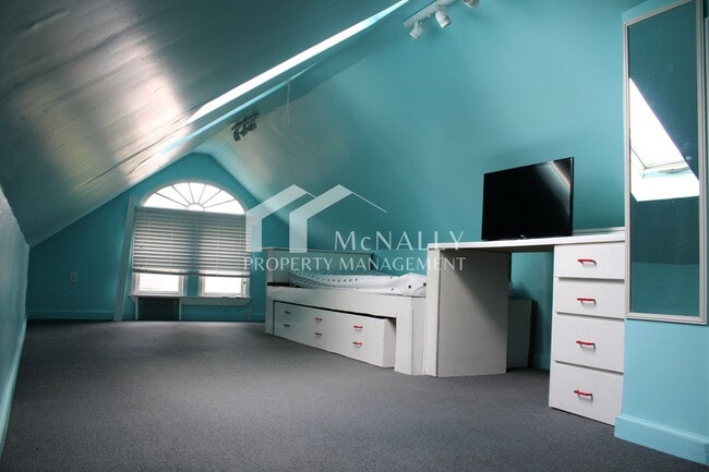 Building Photo - 5 Bedroom, 4 Bathroom Historic Tacoma Home