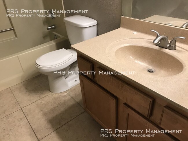Building Photo - 925 S Longmore