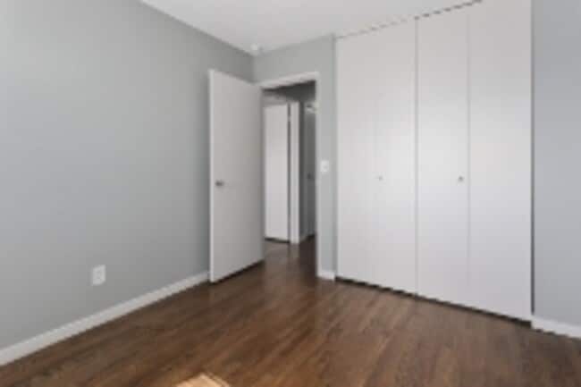 Building Photo - 401 W 87 Pl