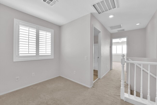 Building Photo - Upgraded 3 Bedrooms, 2.5 Bathrooms home in...