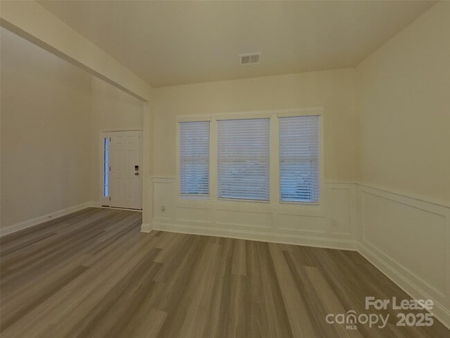 Building Photo - 137 Queenshall Rd