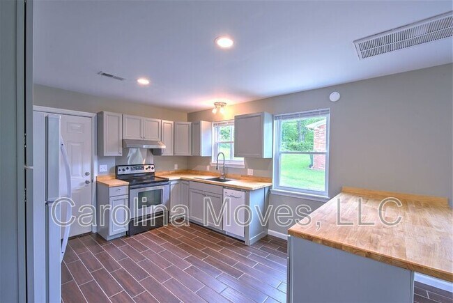 Building Photo - 130 Pleasant Dr