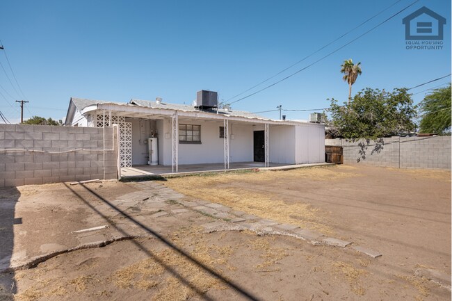 Building Photo - 3Bed/1.5Bath House at Northern Ave/31st Ave! Move-In Ready on 07/16/2026! -- NO HOA!