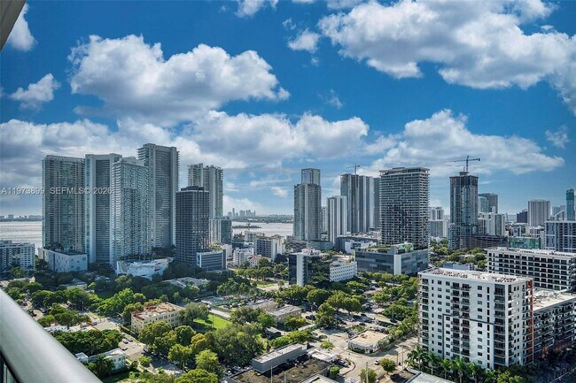 Building Photo - 121 NE 34th St