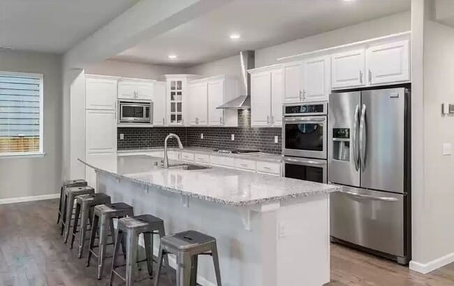 Building Photo - Gorgeous home with 4 Bedroom and 2.5 Bathroom