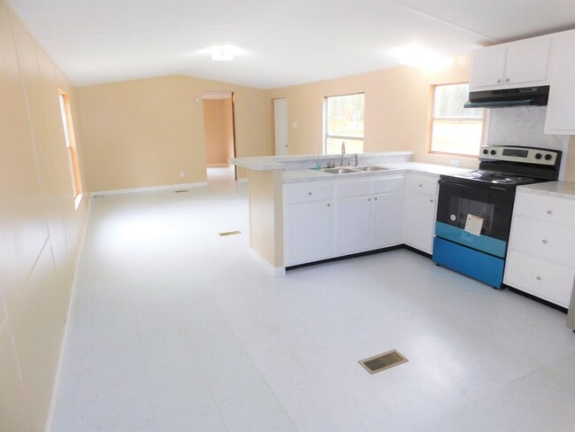 Building Photo - 10631 Bostic Rd