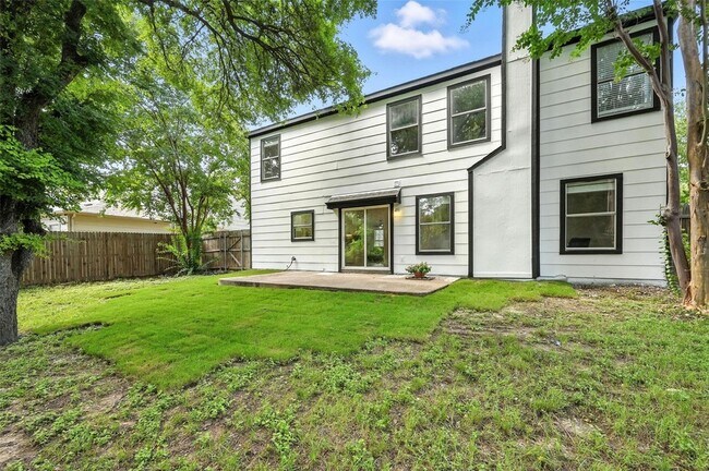 Building Photo - 6218 Everglade Rd