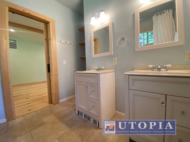 Building Photo - Gorgeous 4-bedroom, 2-bathroom Forest Lake Home with Deck, Office & Scenic Redwood Views