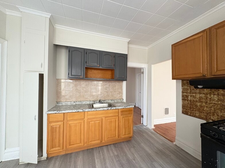 Unit 3 - 27 Eastern Pky