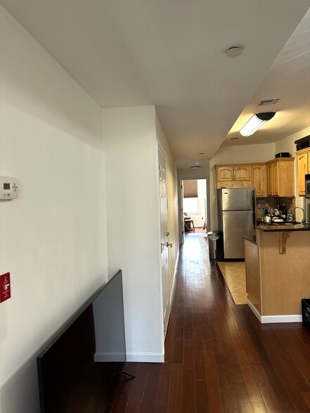 Building Photo - 395 2nd St