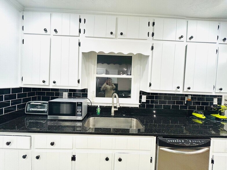 Building Photo - 2664 Abington Dr SW