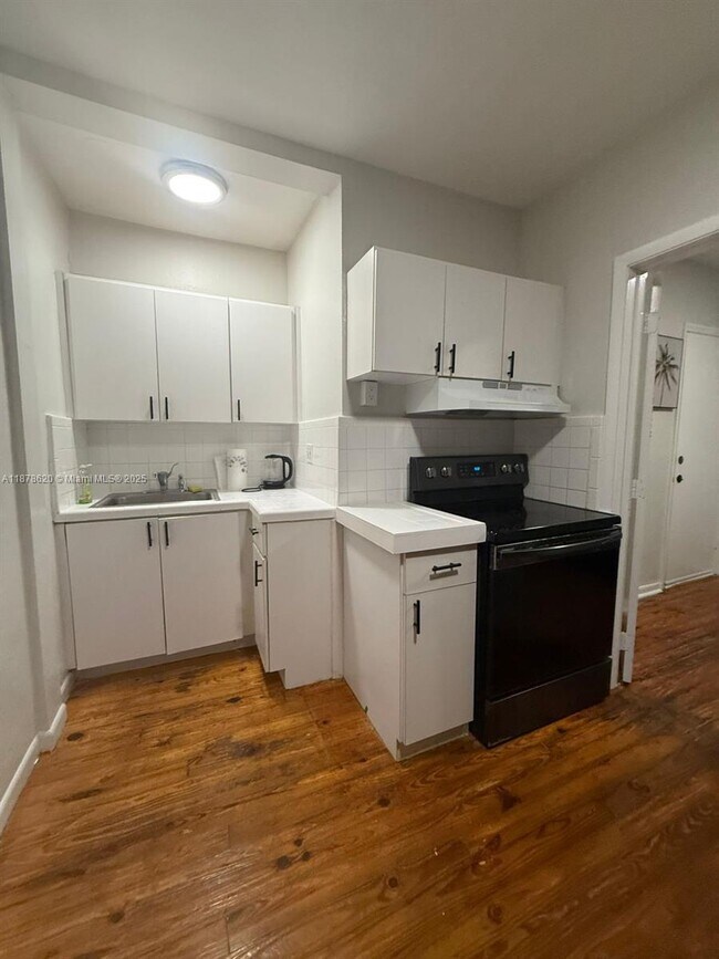 Building Photo - 1289 Marseille Dr