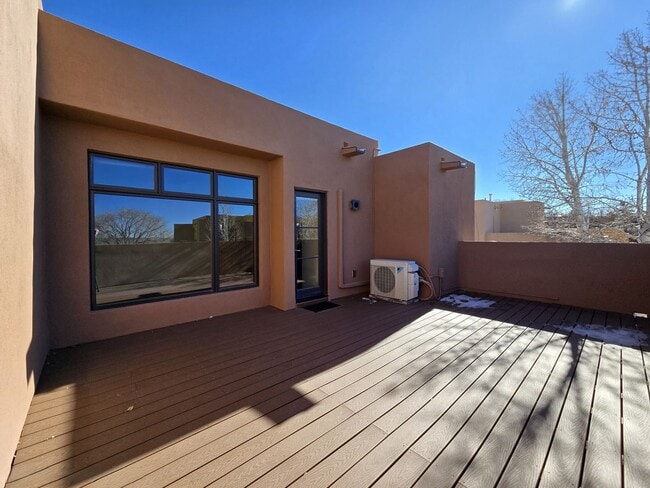 Building Photo - 927 Alto St