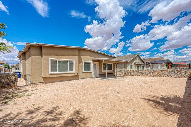 Building Photo - 14812 Hunters Grove Ave