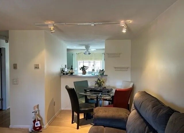 Building Photo - 183 Loomis Dr