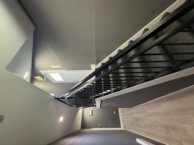 Building Photo - 1414 E 65th Pl