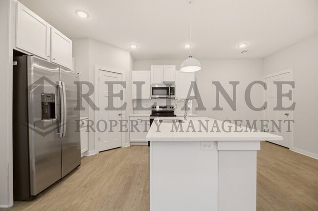 Building Photo - 622 W 50th St S