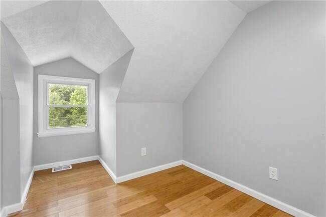 Building Photo - North Hills Area Bungalow