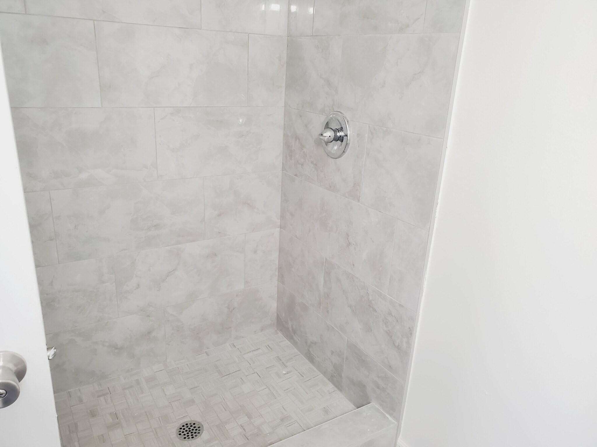 Building Photo - 520 Towergate Pl