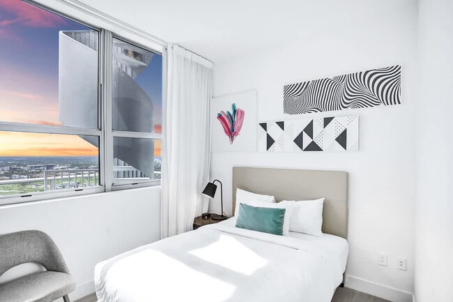 Building Photo - 4010 S Ocean Dr