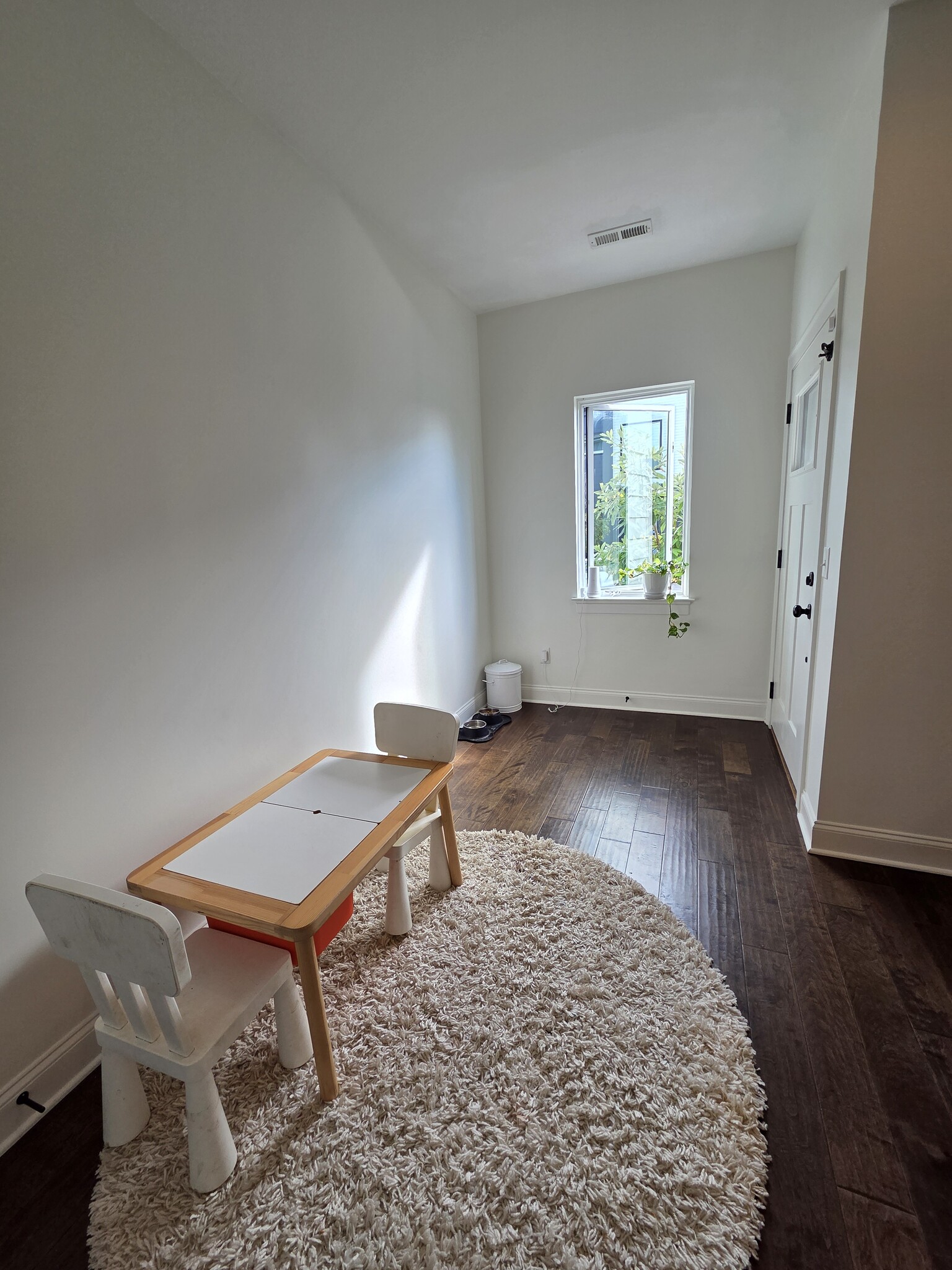 Bonus area for office or play space - 3125 Saint Elmo Ave