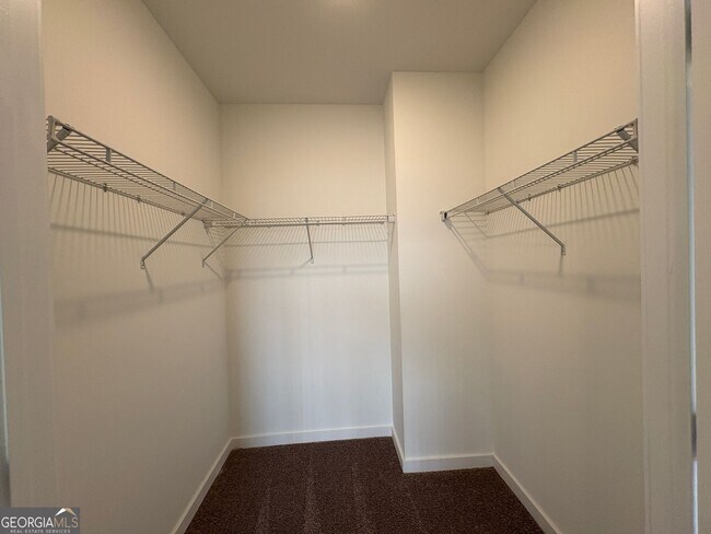 Building Photo - 525 Parkway Dr NE