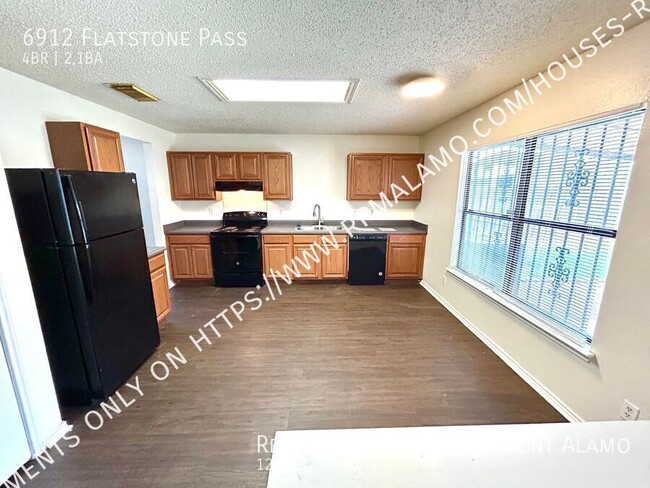 Building Photo - AVAILABLE! 4 Bedroom 2.5 Bath Two Story Ho...