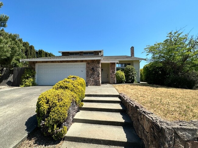 Building Photo - Benicia House in a Desired Location