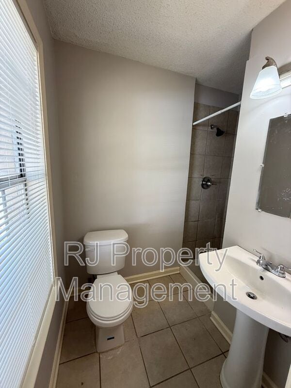 Building Photo - 4921 Wooddale Ave