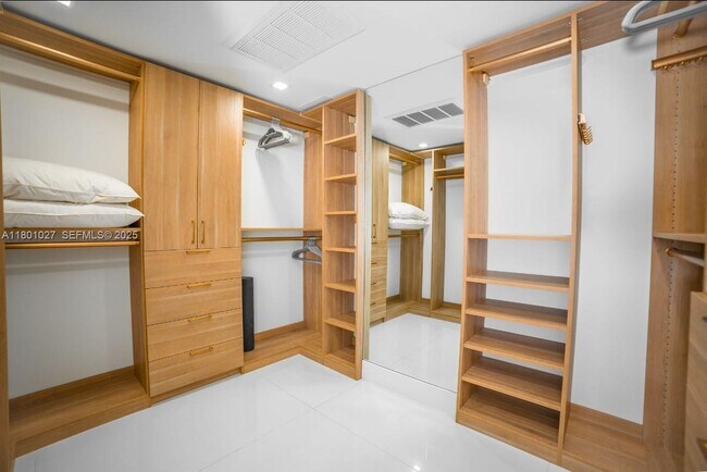 Building Photo - 5600 Collins Ave