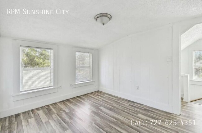 Building Photo - 3819 Queensboro Ave S